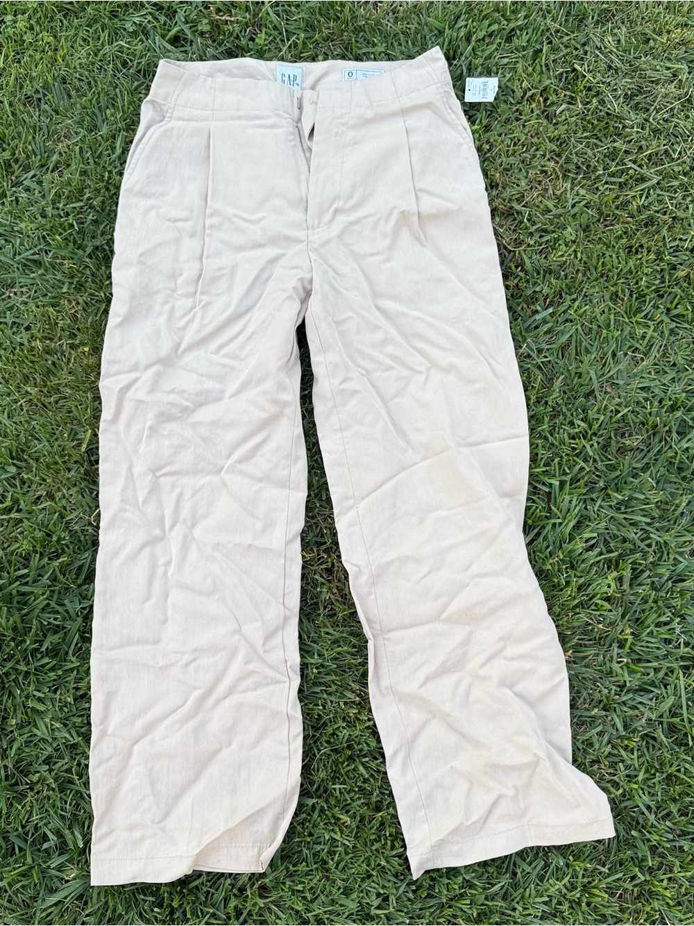 GAP Women’s Light Cream Corduroy Pleated Trousers